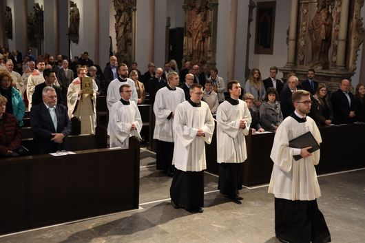 Bei einem Pontifikalgottesdienst mit Bischof Dr. Franz Jung am Samstag, 10. Oktober, ist Bertram Ziegler im Würzburger Kiliansdom zum Priester geweiht worden.