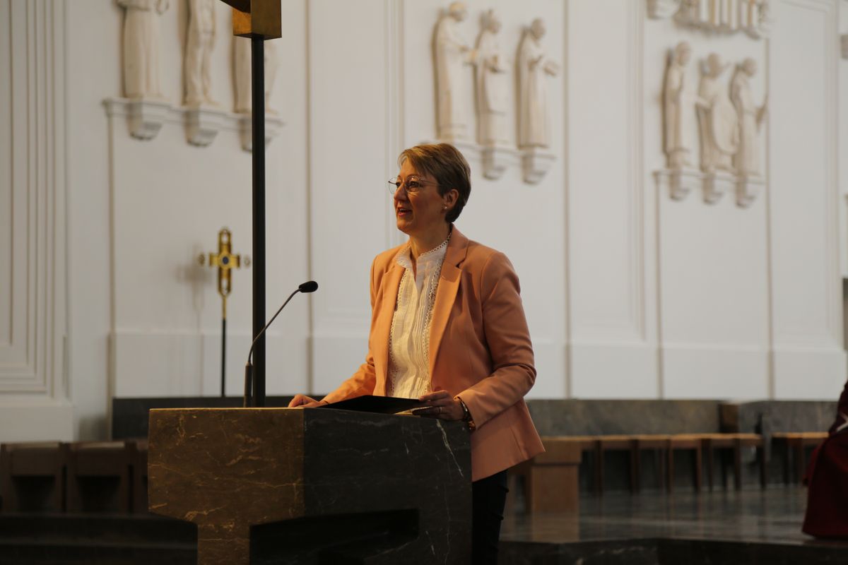 Weihbischof em. Ulrich Boom hat am Dienstag, 8. Juli, einen Kiliani-Gottesdienst für die Region Aschaffenburg und die Pfarrhausfrauen aus dem gesamten Bistum im Würzburger Kiliansdom gefeiert.