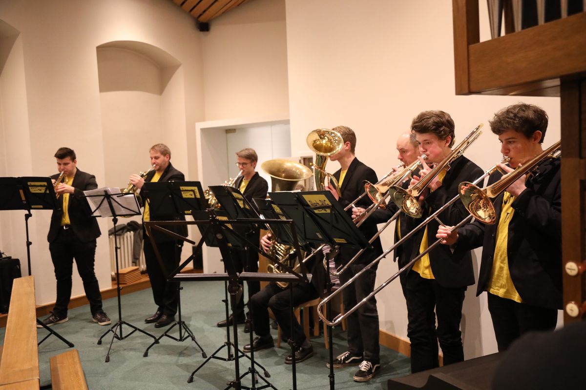 Das Blechblasensemble "BlechRIG" des Riemenschneider-Gymnasiums. Das Blechblasensemble "BlechRIG" des Riemenschneider-Gymnasiums.