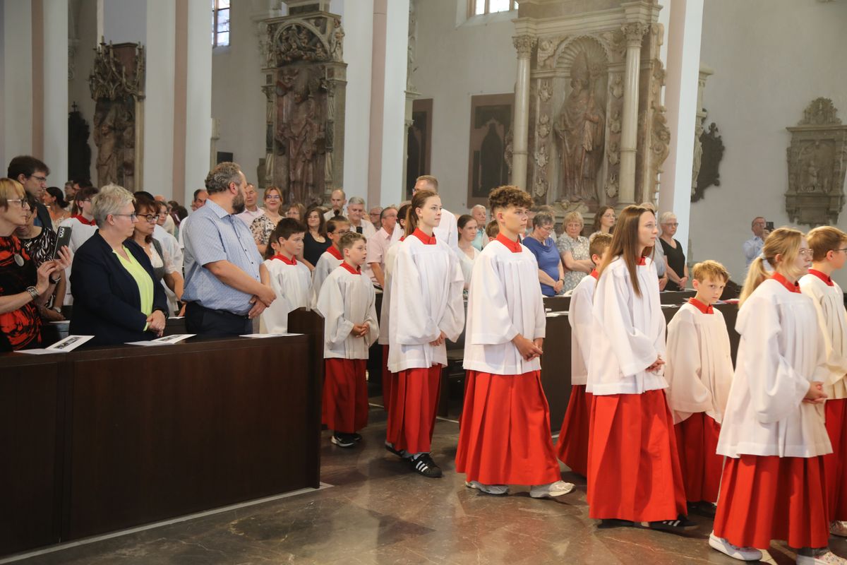 Fünf Frauen und zwei Männer hat Bischof Dr. Franz Jung bei einem Pontifikalgottesdienst am Freitag, 18. Juli 2025, als Pastoral- beziehungsweise Gemeindereferentinnen und -referenten beauftragt.