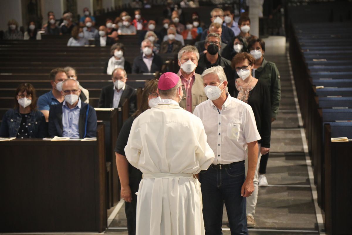 2721/0637-Dankgottesdienst für Ehejubilare mit Bischof Dr. Franz Jung_28310 Bischof Dr. Franz Jung hat am Mittwochabend, 30. Juni, einen Gottesdienst im Würzburger Kiliansdom gefeiert.