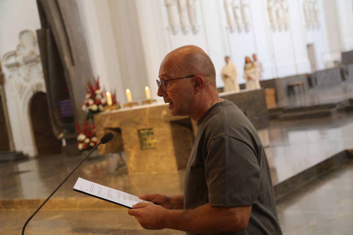 Rund 250 Ehejubilare haben am Freitagnachmittag, 4. Juli, im Kiliansdom in einem Pontifikalgottesdienst mit Weihbischof em. Ulrich Boom ihr Eheversprechen erneuert. 