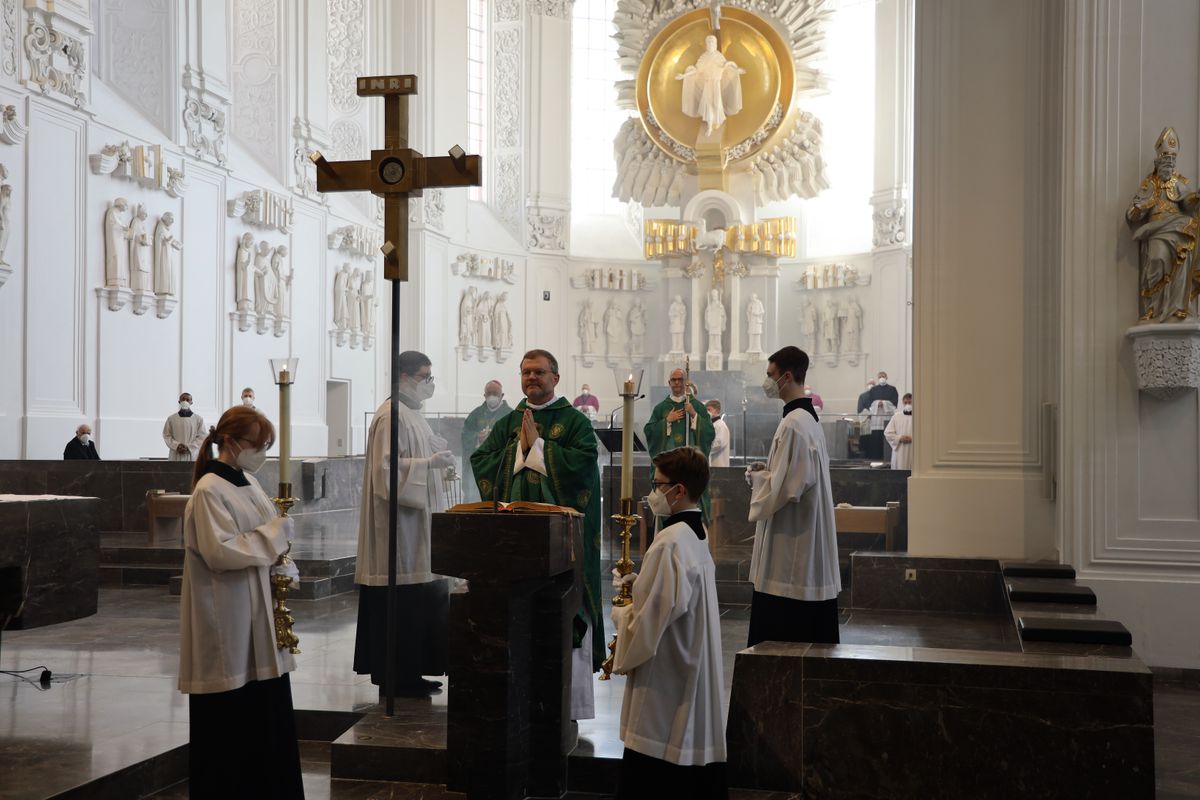 Mit einem Dankgottesdienst im Würzburger Kiliansdom hat Bischof Dr. Franz Jung am Sonntag, 13. Juni, den dritten Jahrestag seiner Bischofsweihe begangen.