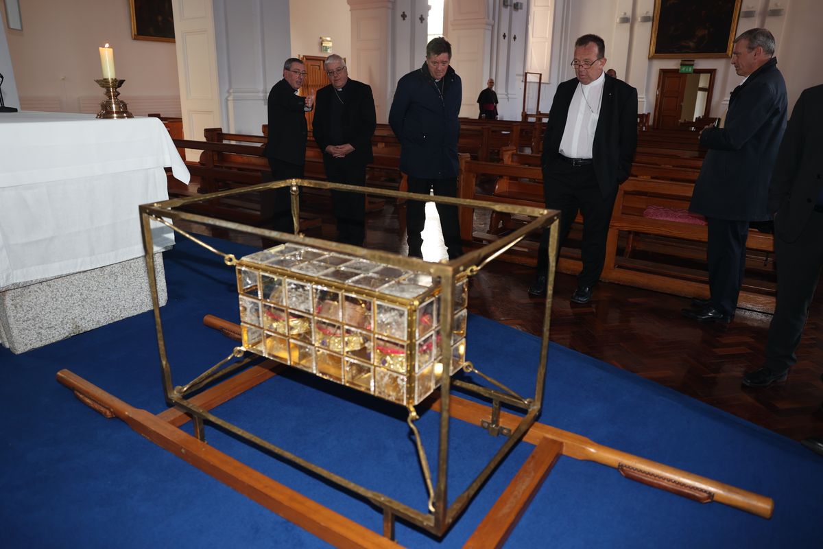 In einer Hauskapelle wurde der Schrein der Frankenapostel bis zur Prozession aufbewahrt.