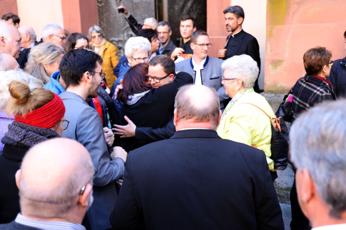 Bei einem feierlichen Gottesdienst im Würzburger Kiliansdom weihte Bischof Dr. Franz Jung Bertram Ziegler zum Diakon. Zahlreiche Verwandte, Freunde und Wegbegleiter des Priesterseminaristen nahmen an der Feier teil.