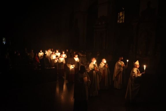 BIschof Dr. Franz Jung feiert am Samstagabend, 16. April, im Würzburger Kiliansdom die Osternacht.