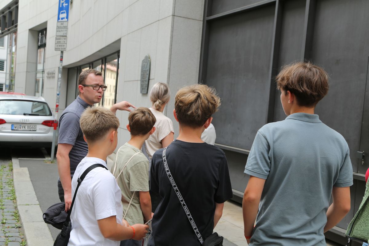 Am Tag der Jugend hat Weihbischof Paul Reder im Anschluss an ein buntes Workshop-Programm einen Kiliani-Gottesdienst mit den Jugendlichen im Kilianeum in Würzburg gefeiert.