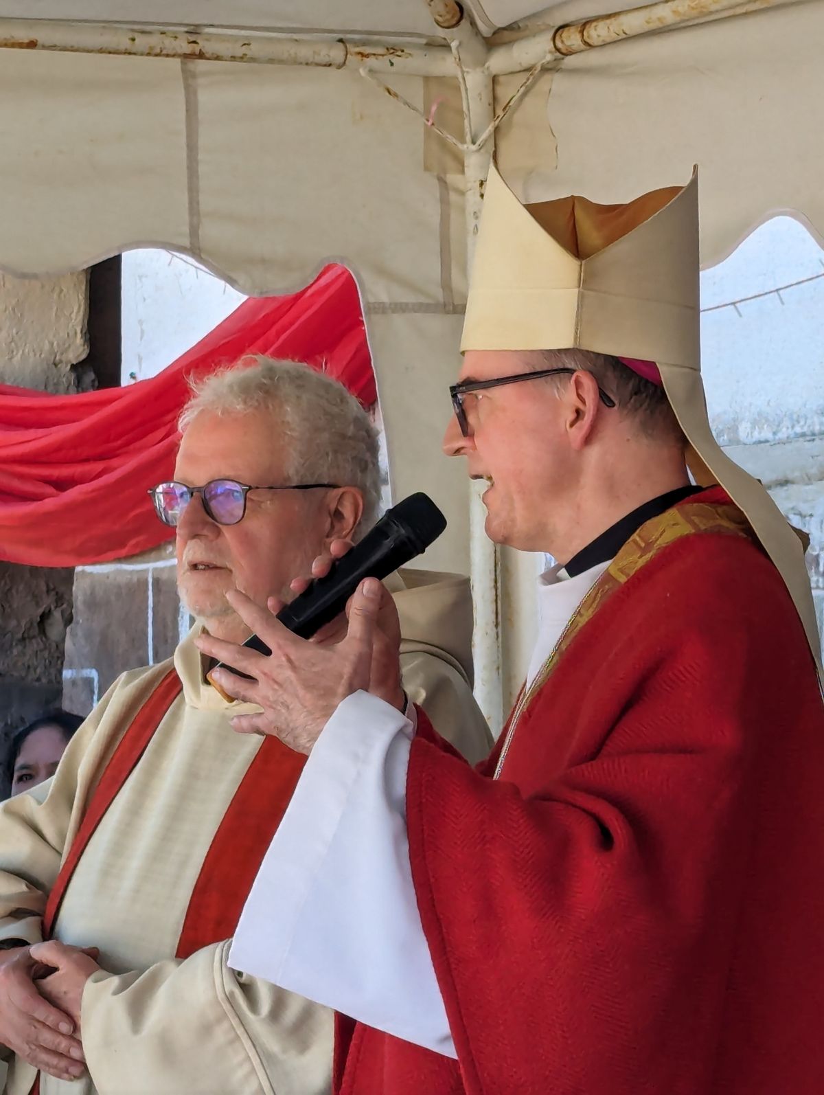 Alejo Gerling und Bischof Dr. Franz Jung bei einer Firmung in Ramadas.