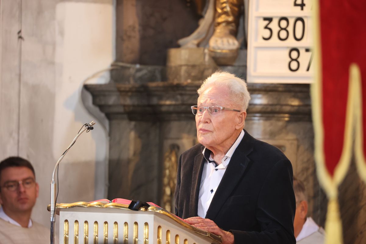 Mit einer Prozession und einem Pontifikalgottesdienst mit Bischof Dr. Franz Jung  ist am Sonntag, 15. September, das 200. Jubiläum der Kirchweihe des Würzburger Käppele gefeiert worden.