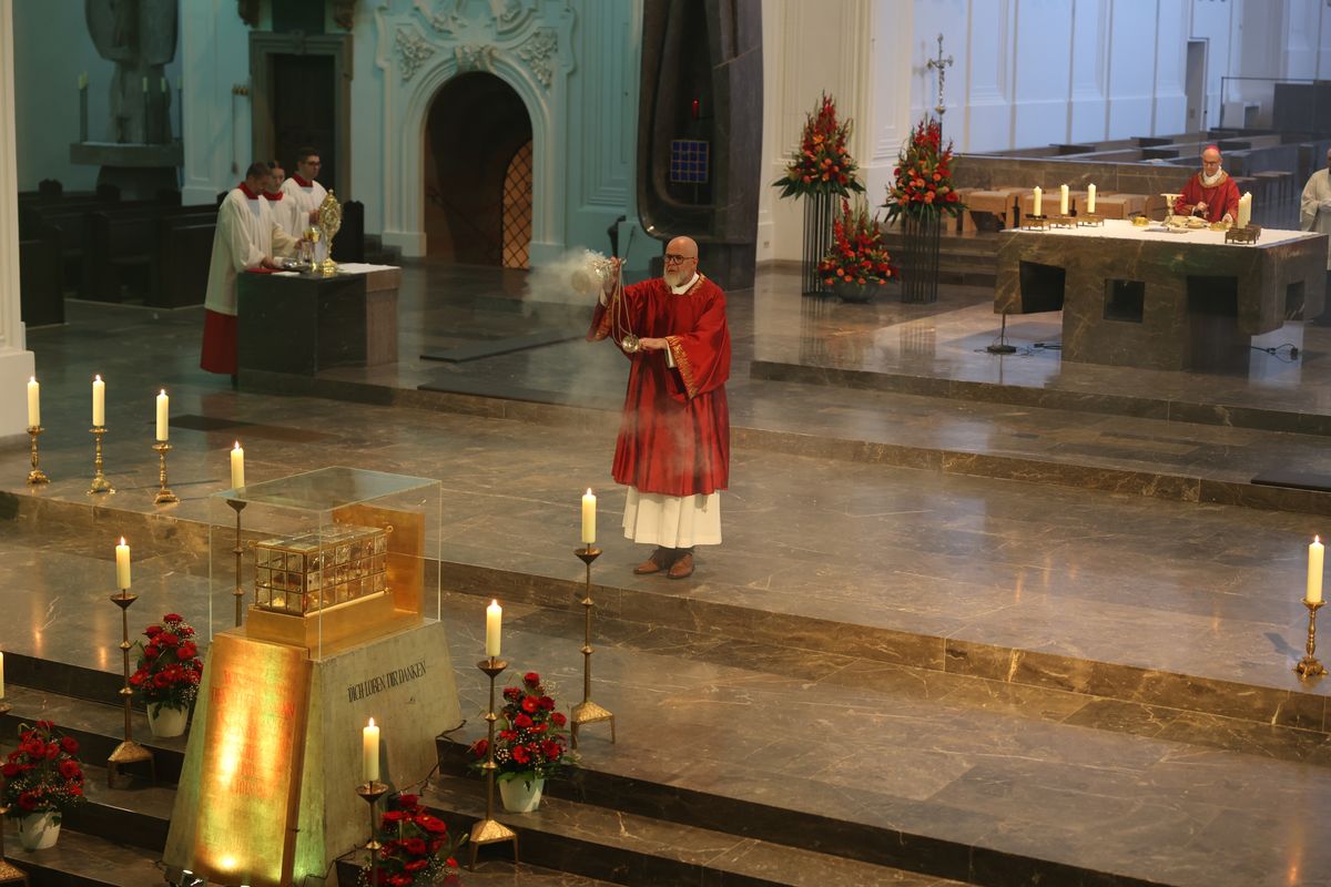 Die "Nacht der Hoffnung" am Samstagabend, 13. Juli, der Kiliani-Wallfahrtswoche lud zu Besinnung, Gebet und Kraftschöpfen in den Kiliansdom ein. Viele Passanten nutzten das Angebot, das um Mitternacht endete.