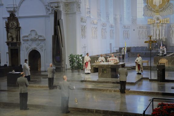 Bischof Dr. Franz Jung feiert mit Soldatinnen und Soldaten der Bundeswehr am Donnerstag, 28, Januar, im Würzburger Kiliansdom einen Gottesdienst  aus Anlass des Weltfriedenstags.