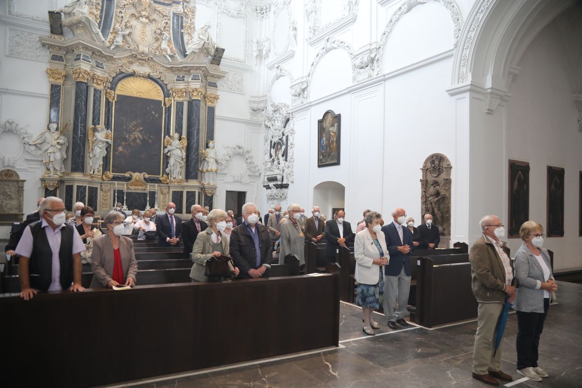 2621/0609 Ehejubilare Weihbischof Boom_27469 Weihbischof Boom und weiteren Priester und Diakone weihen Ehejubilare, die ihr goldenes, diamantenes oder eisernes Ehejubiläum feiern.