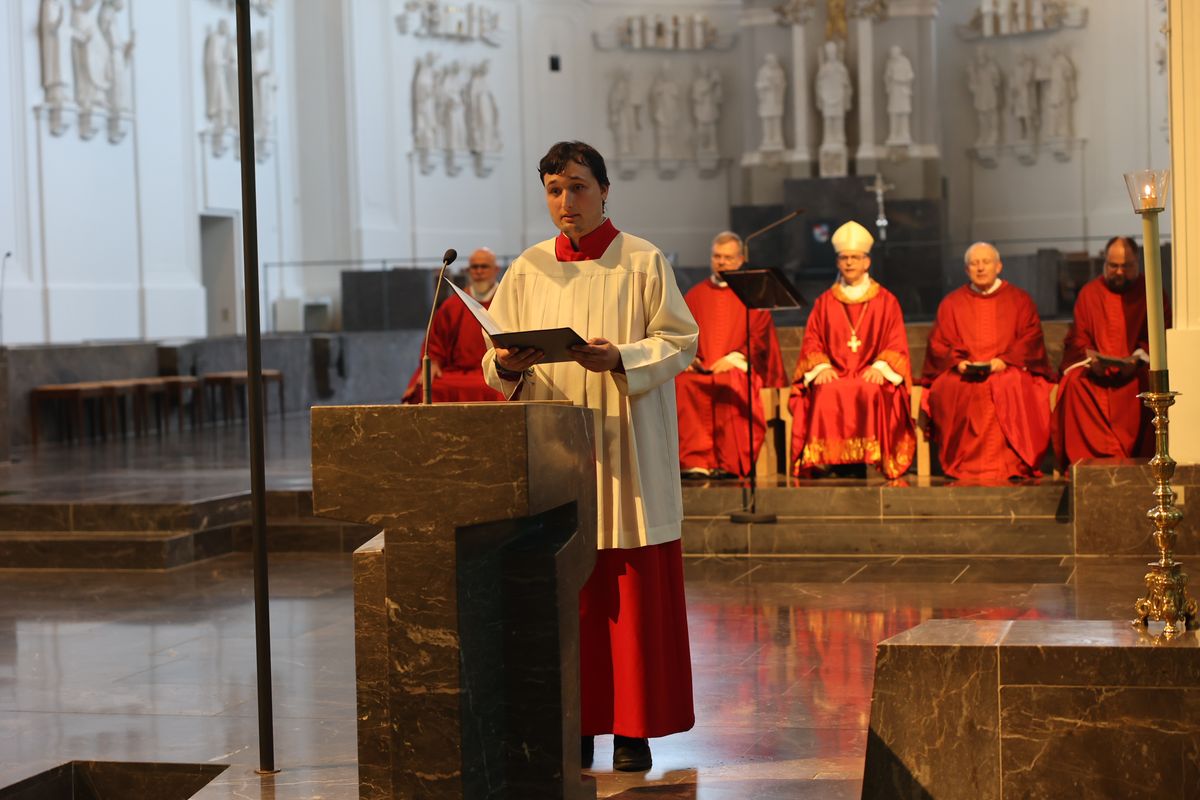Die "Nacht der Hoffnung" am Samstagabend, 13. Juli, der Kiliani-Wallfahrtswoche lud zu Besinnung, Gebet und Kraftschöpfen in den Kiliansdom ein. Viele Passanten nutzten das Angebot, das um Mitternacht endete.