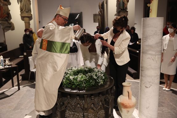 BIschof Dr. Franz Jung feiert am Samstagabend, 16. April, im Würzburger Kiliansdom die Osternacht.