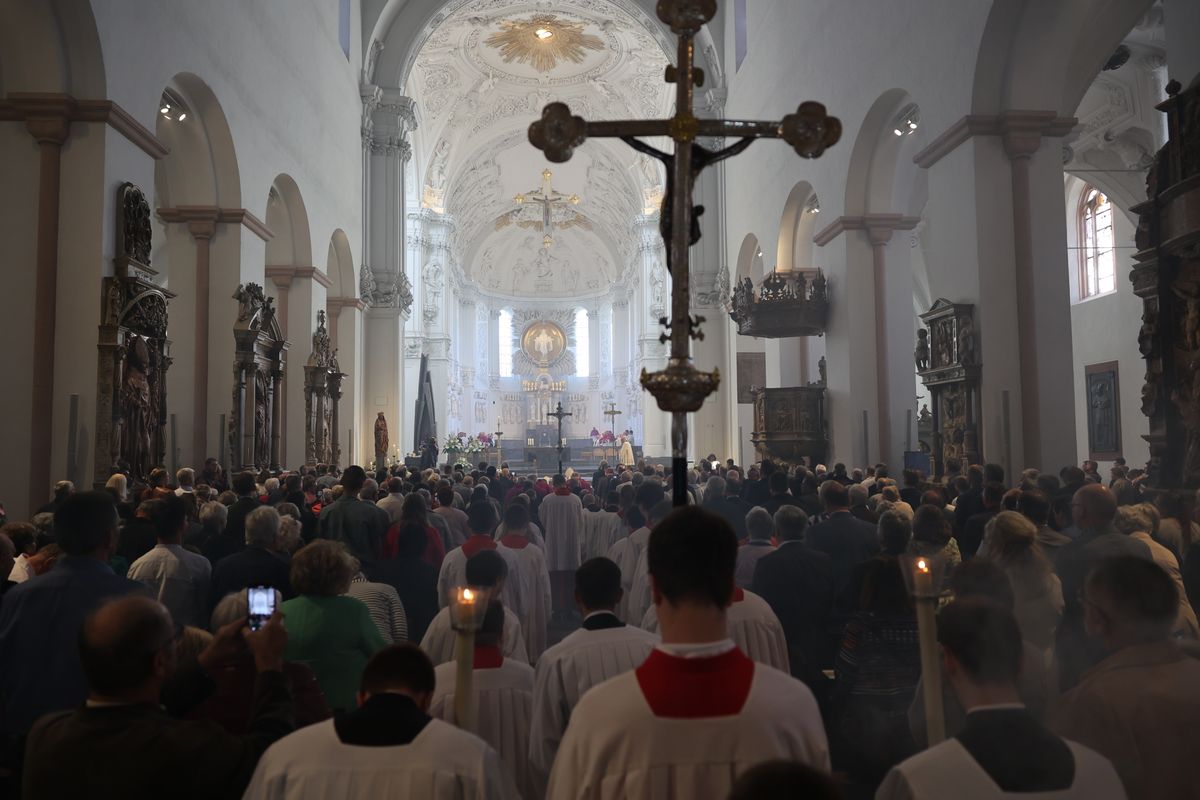 Bei einem Pontifikalgottesdienst im Würzburger Kiliansdom ist an Christi Himmelfahrt, 9. Mai 2024, Weihbischof Paul Reder zum Bischof geweiht worden. 