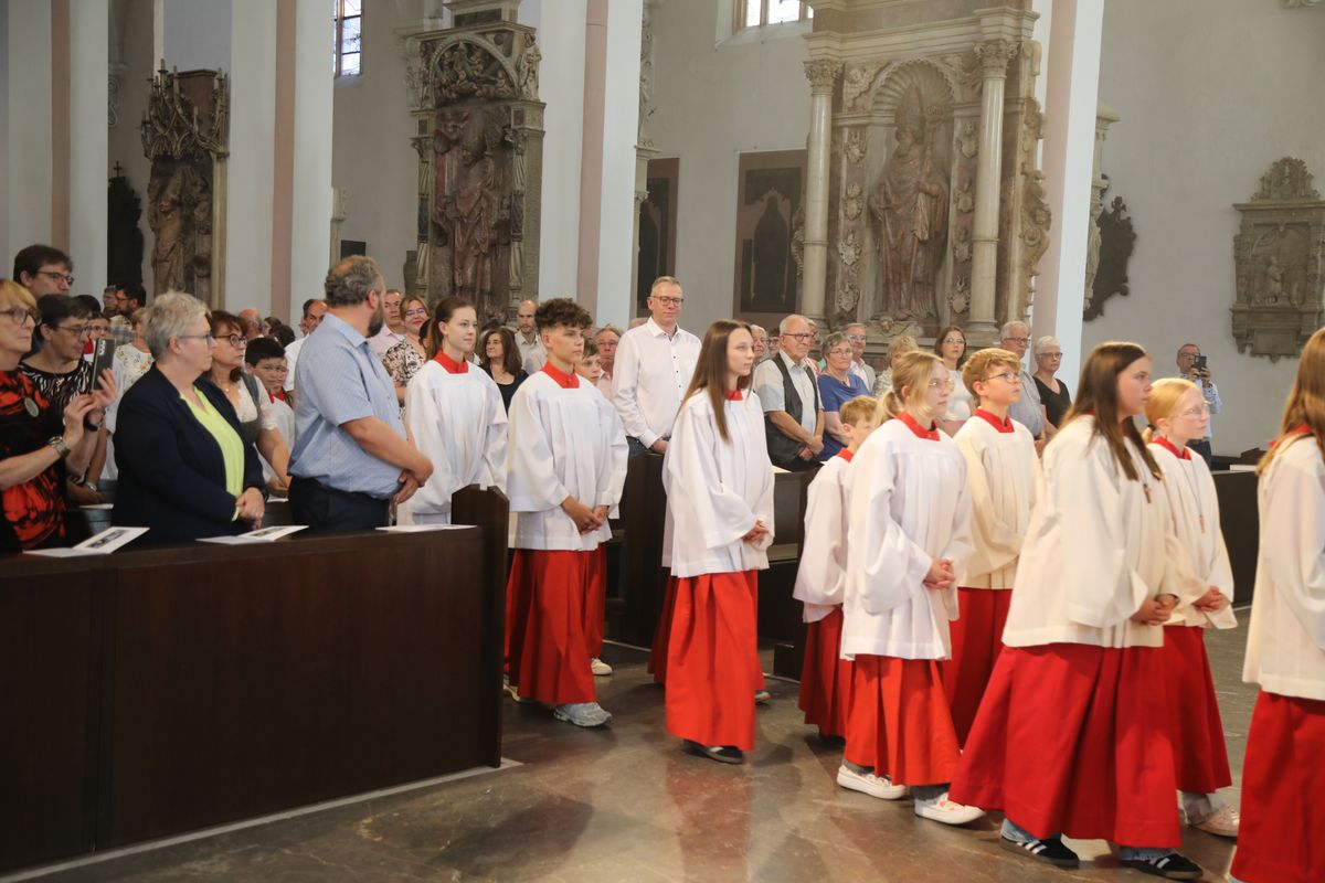 Fünf Frauen und zwei Männer hat Bischof Dr. Franz Jung bei einem Pontifikalgottesdienst am Freitag, 18. Juli 2025, als Pastoral- beziehungsweise Gemeindereferentinnen und -referenten beauftragt.