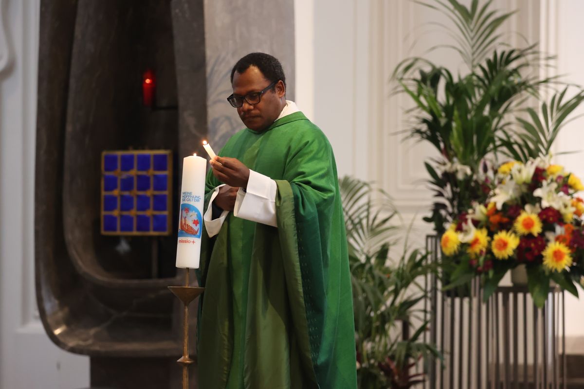 Mit einem Pontifikalgottesdienst im Kiliansdom und einem Festakt in Burkardushaus ist am Sonntag, 27. Oktober, in Würzburg der bundesweite Abschluss des Monats der Weltmission begangen worden. Beispielland war in diesem Jahr Papua-Neuguinea.