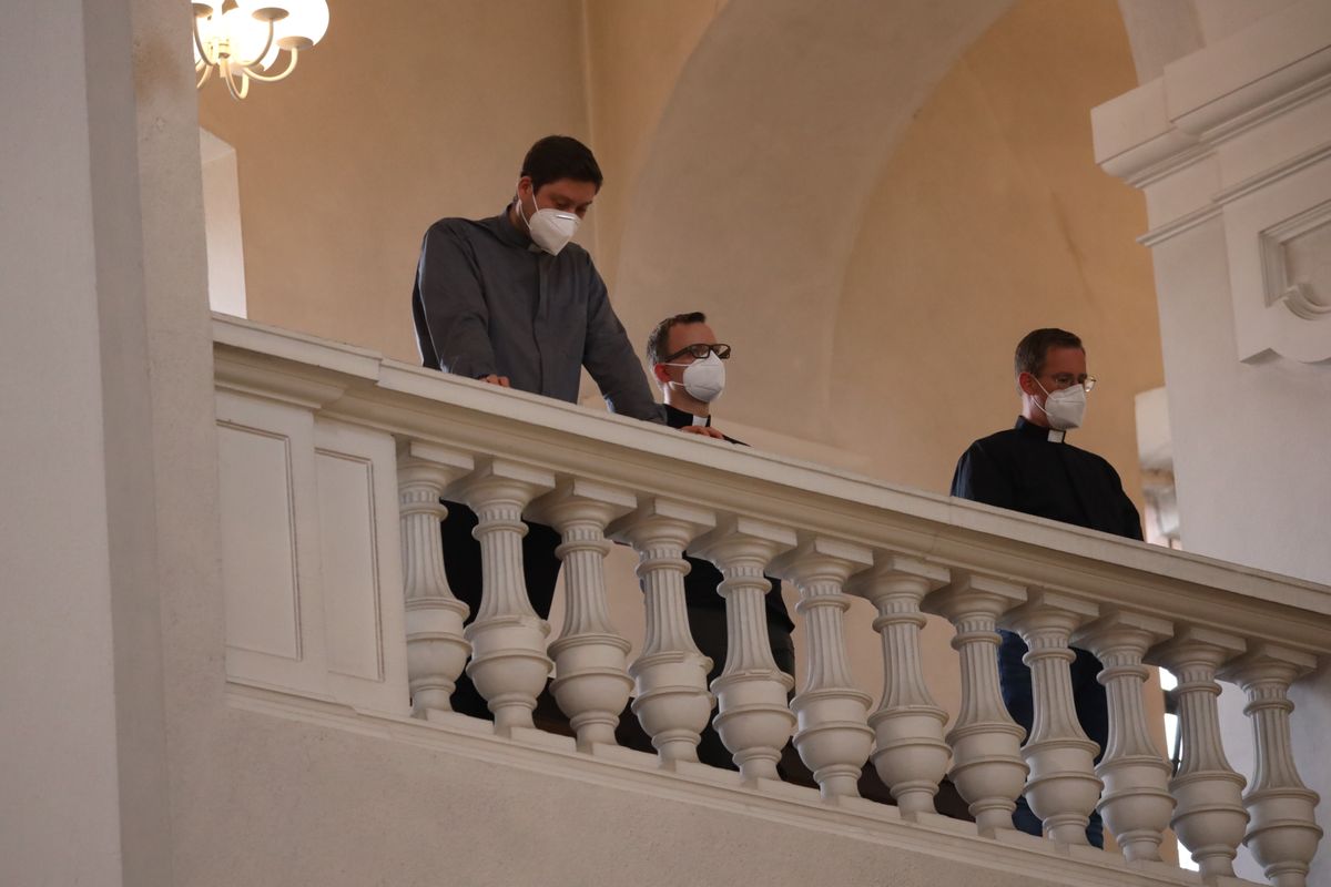 Bei einem feierlichen Gottesdienst in der Seminarkirche Sankt Michael in Würzburg mit Bischof Dr. Franz Jung am Montagabend, 26. Juli, sind Regens Stefan Michelberger und Subregens Stefan Fleischmann verabschiedet und Regens Peter Göttke offiziell begrüßt worden. 