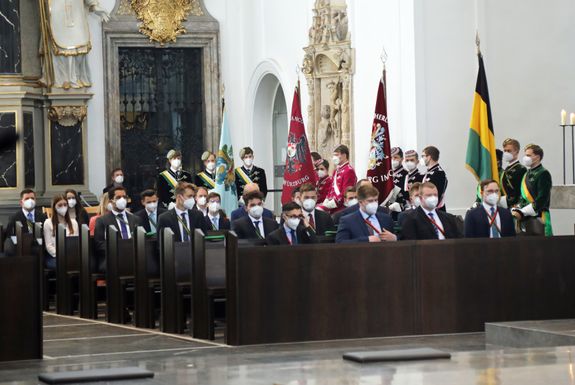 Bischof Dr. Franz Jung feierte am Donnerstag, 3. Juni, den Fronleichnamsgottesdienst im Kiliansdom. Bischof Dr. Franz Jung feierte am Donnerstag, 3. Juni, den Fronleichnamsgottesdienst im Kiliansdom.