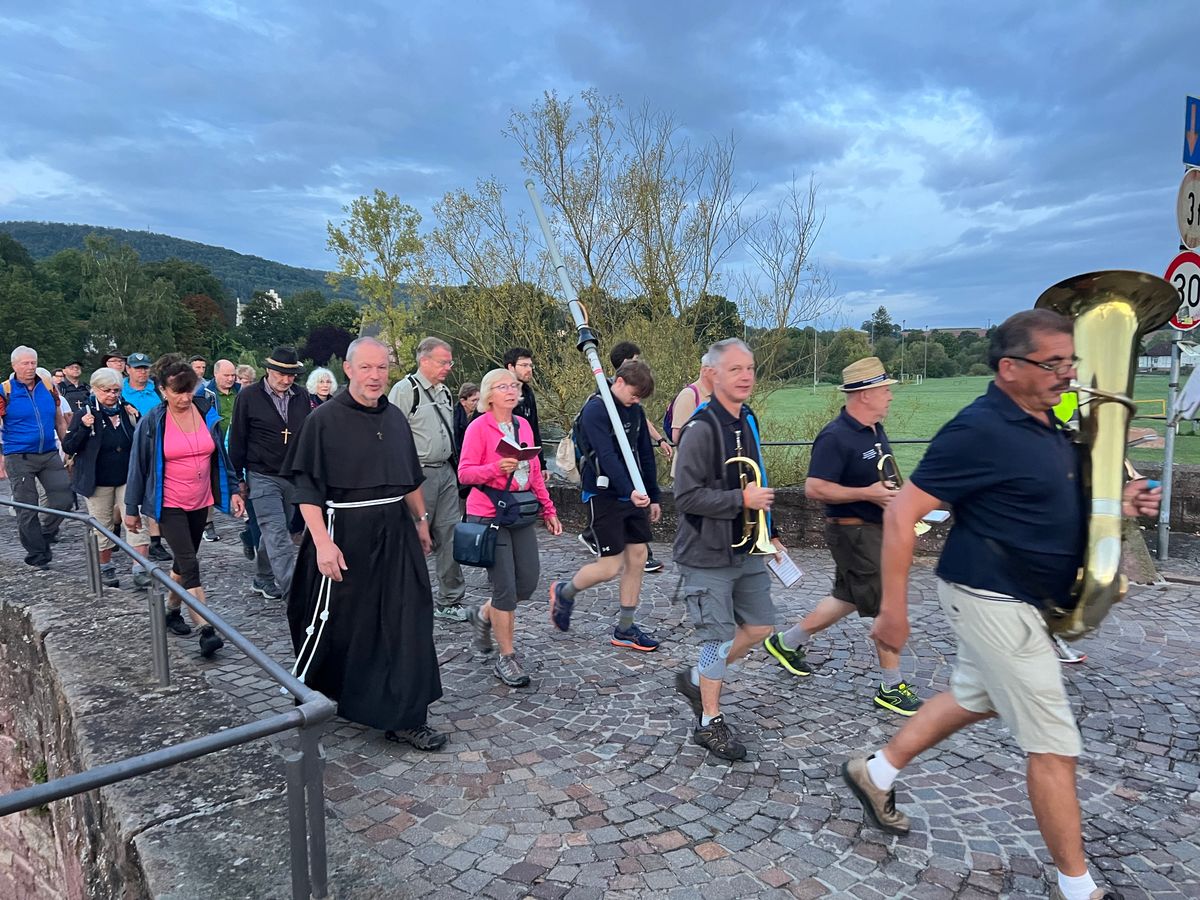 Auszug in Euerdorf am frühen Morgen.
