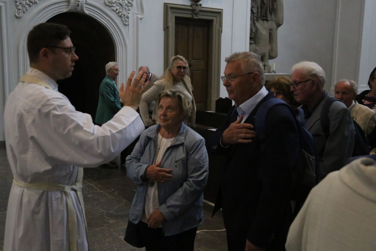 Bischof Dr. Franz Jung hat am Donnerstagnachmittag, 4. Juli, mit etwa 320 Paaren im Kiliansdom ihr goldenes oder diamantenes Ehejubiläum gefeiert.