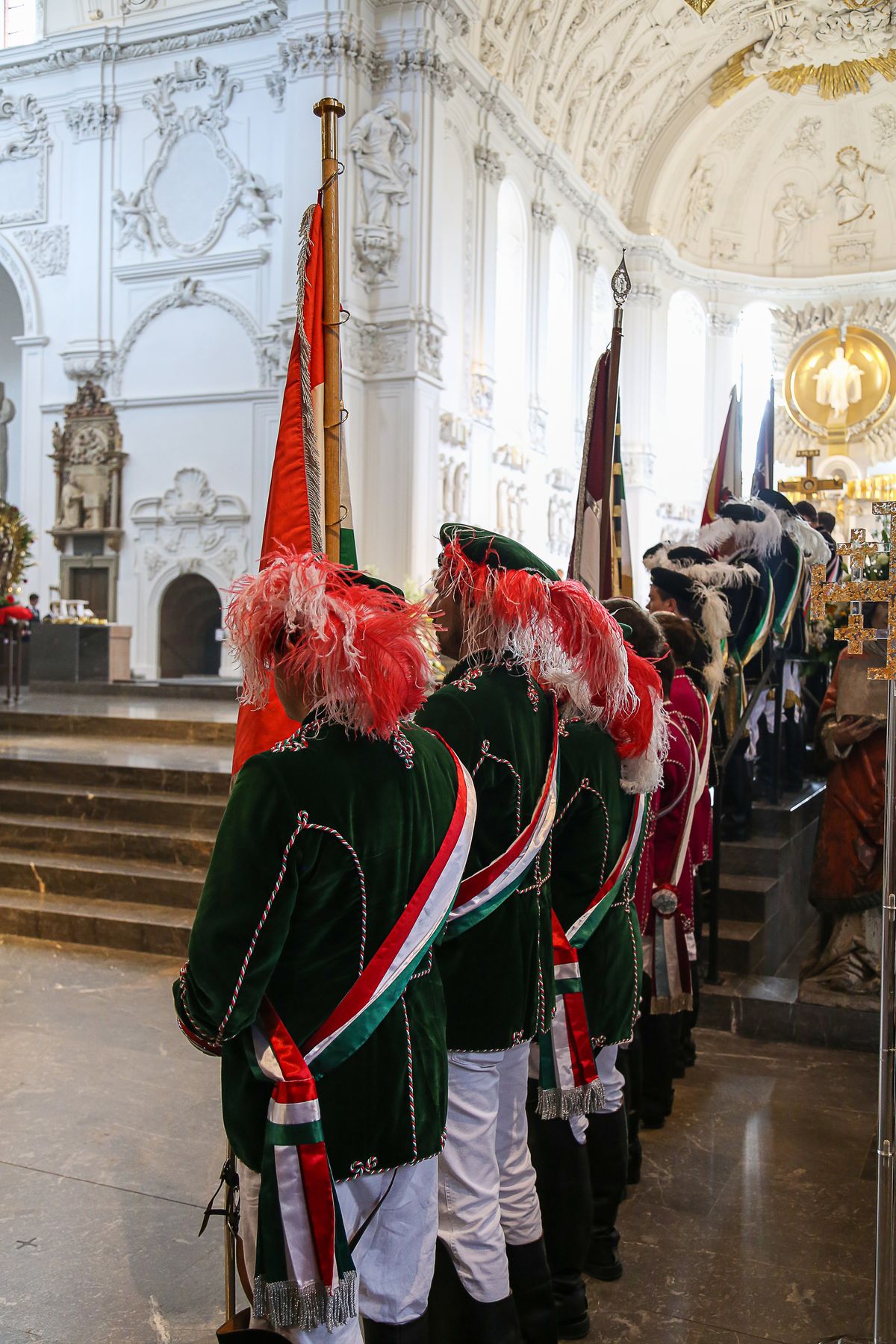 Die Fronleichnamsprozession in Würzburg stand unter dem Motto "Denn Gott hat uns nicht einen Geist der Verzagtheit gegeben, sondern den Geist der Kraft, der Liebe und Besonnenheit".