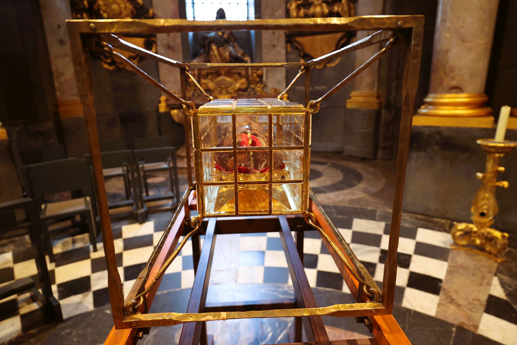 4224/1062 Reponierung Frankenapostel Dom_52676