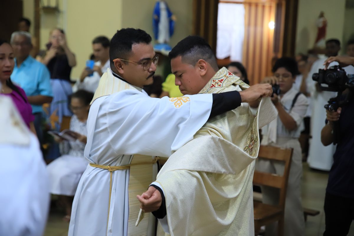 3225/0842 Weihbischof Paul Reder in Brasilien - Priesterweihen_61060