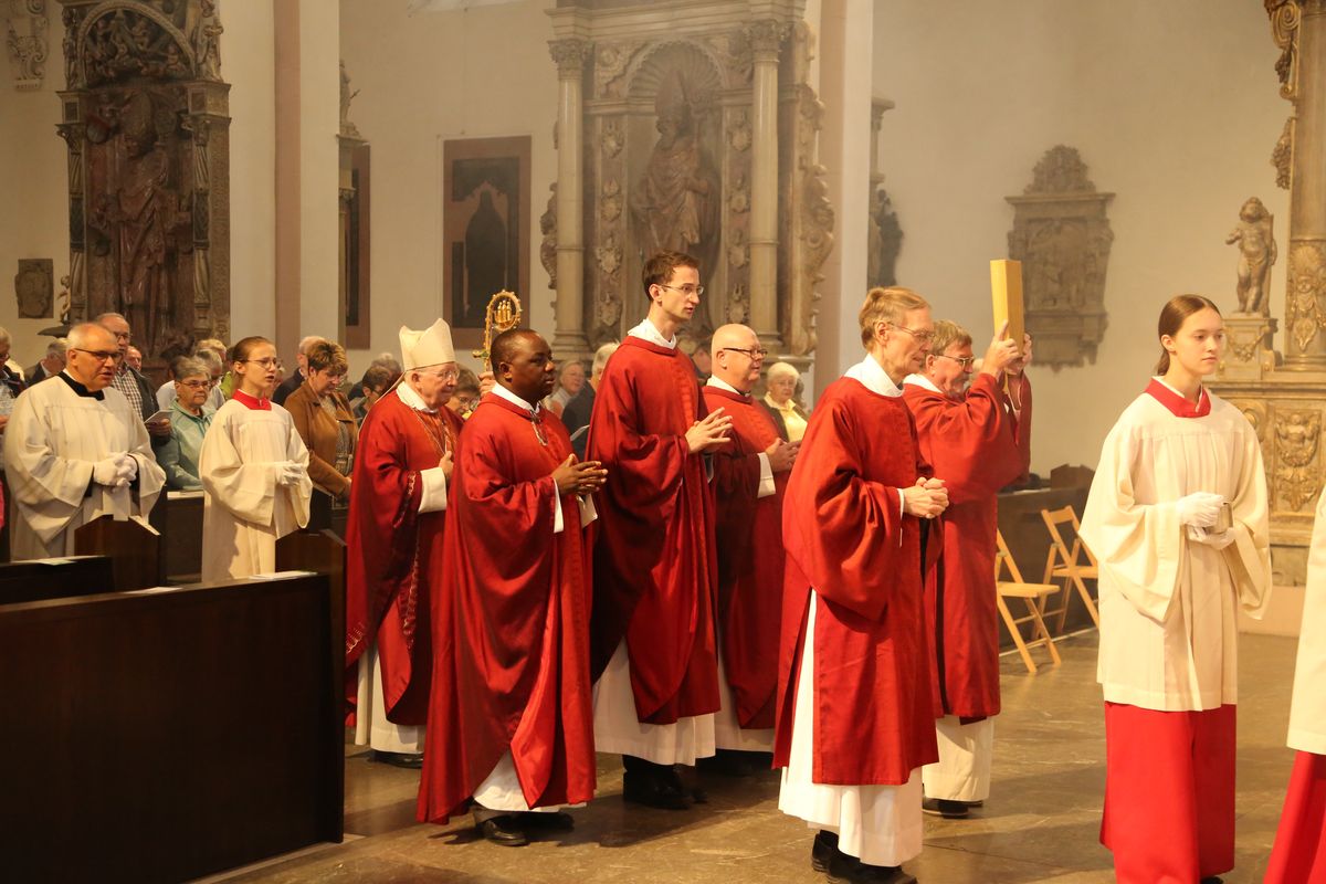 Weihbischof em. Ulrich Boom hat am Dienstag, 8. Juli, einen Kiliani-Gottesdienst für die Region Aschaffenburg und die Pfarrhausfrauen aus dem gesamten Bistum im Würzburger Kiliansdom gefeiert.