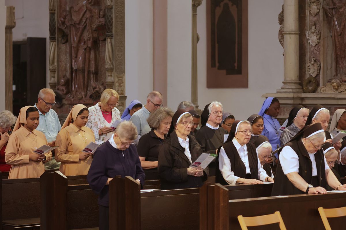 Mit Ordensleuten und Missionaren hat Weihbischof Paul Reder am Mittwochnachmittag, 9. Juli, im Kiliansdom einen Kiliani-Gottesdienst gefeiert. 