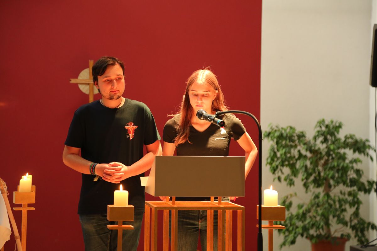 Am Tag der Jugend hat Weihbischof Paul Reder im Anschluss an ein buntes Workshop-Programm einen Kiliani-Gottesdienst mit den Jugendlichen im Kilianeum in Würzburg gefeiert.