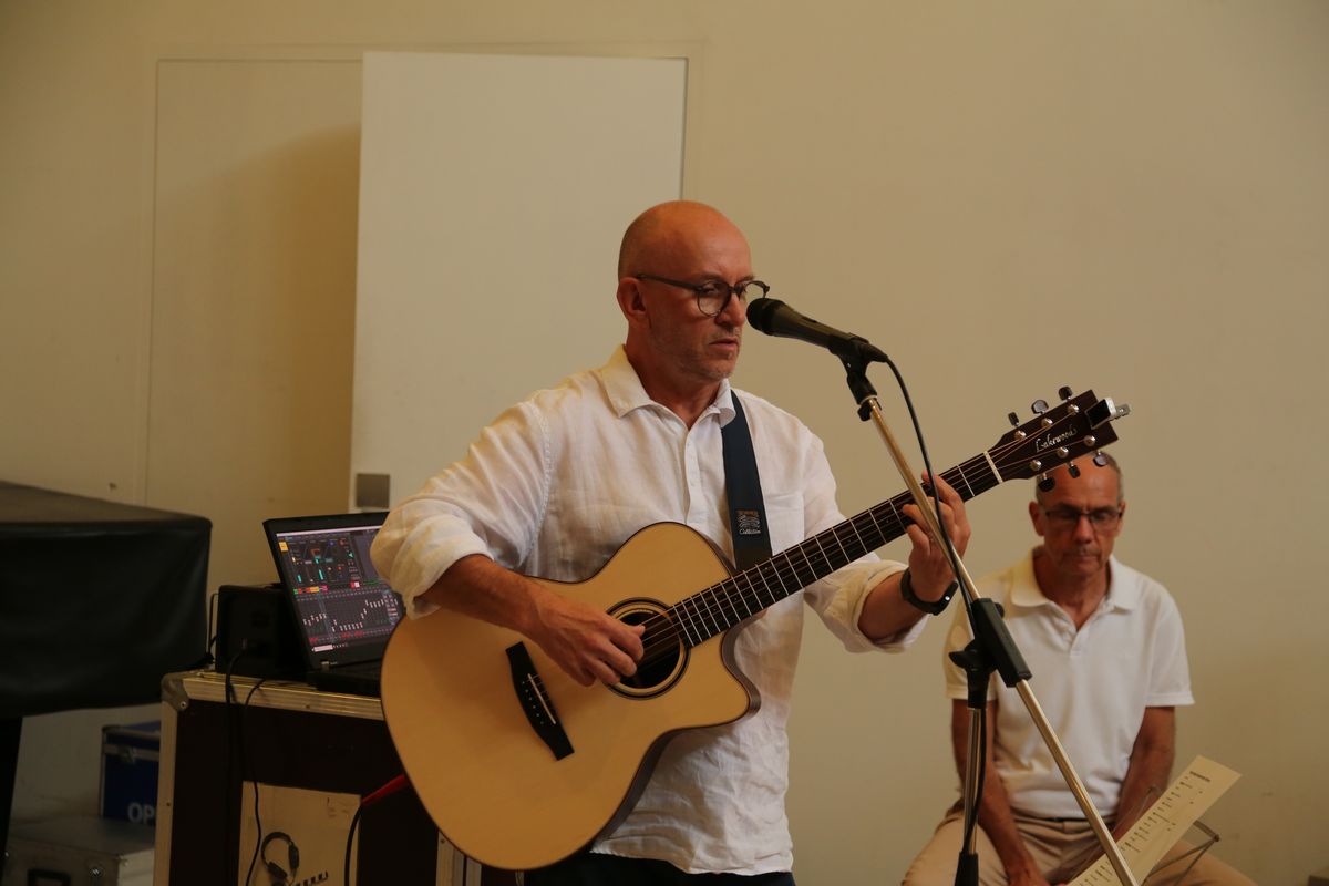 Am Tag der Jugend hat Weihbischof Paul Reder im Anschluss an ein buntes Workshop-Programm einen Kiliani-Gottesdienst mit den Jugendlichen im Kilianeum in Würzburg gefeiert.
