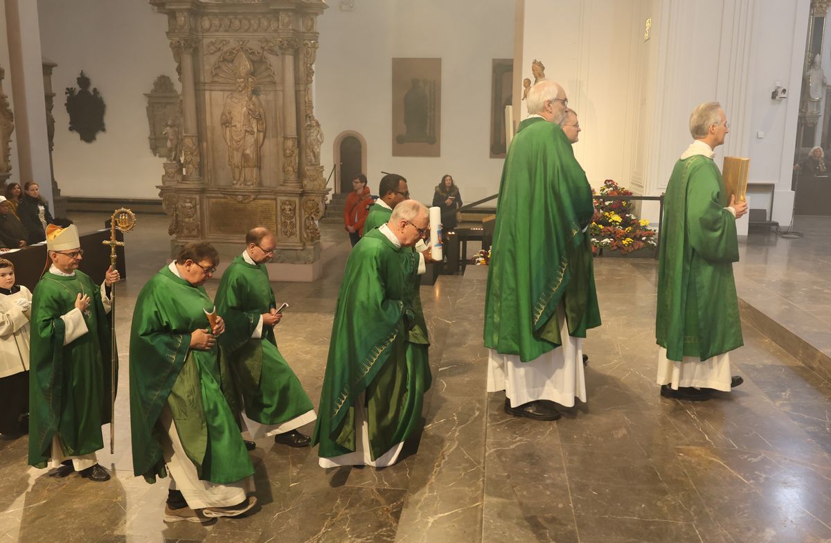 Mit einem Pontifikalgottesdienst im Kiliansdom und einem Festakt in Burkardushaus ist am Sonntag, 27. Oktober, in Würzburg der bundesweite Abschluss des Monats der Weltmission begangen worden. Beispielland war in diesem Jahr Papua-Neuguinea.