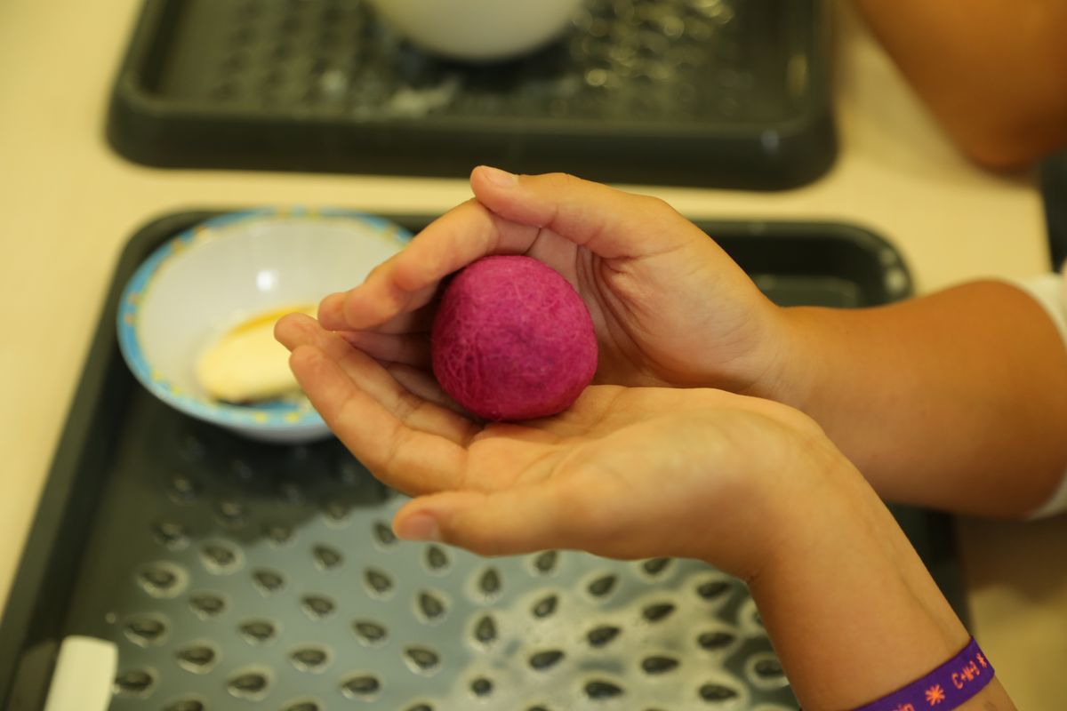 Am Tag der Jugend hat Weihbischof Paul Reder im Anschluss an ein buntes Workshop-Programm einen Kiliani-Gottesdienst mit den Jugendlichen im Kilianeum in Würzburg gefeiert.