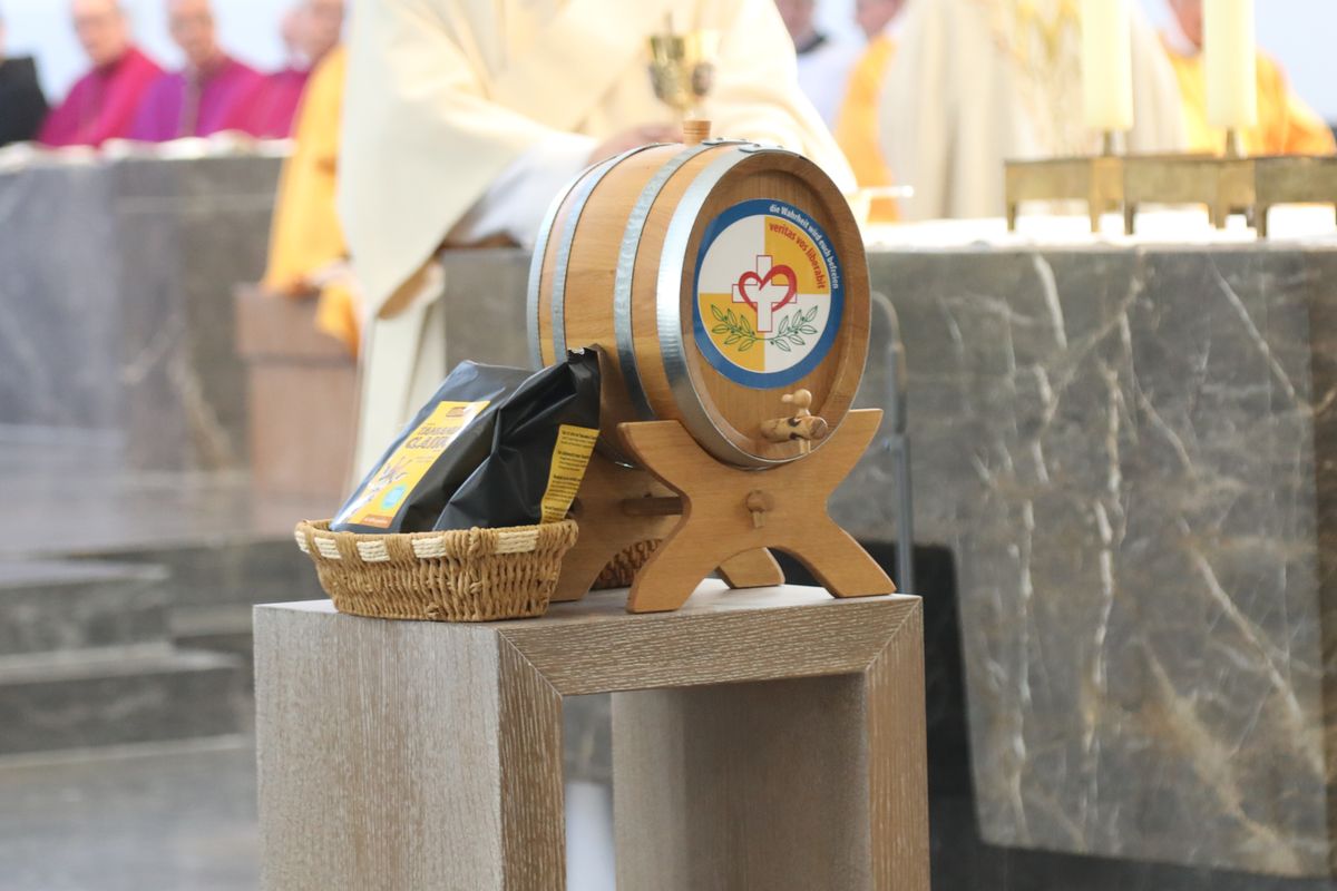 Bei einem Pontifkalgottesdienst im Würzburger Kiliansdom ist an Christi Himmelfahrt, 9. Mai 2024, Weihbischof Paul Reder zum Bischof geweiht worden.