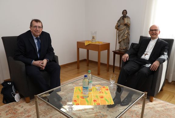 1321/0307 Forchel Bischof_26049