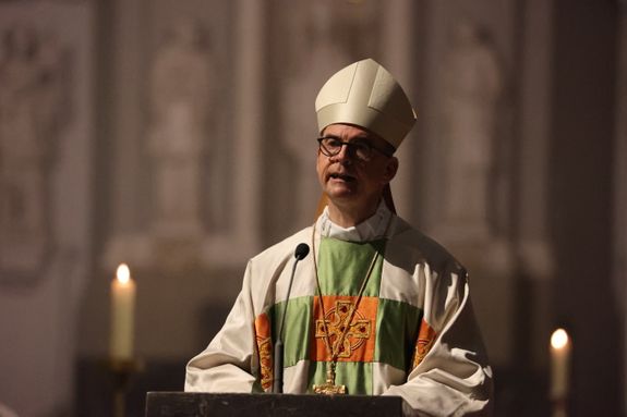 BIschof Dr. Franz Jung feiert am Samstagabend, 16. April, im Würzburger Kiliansdom die Osternacht.