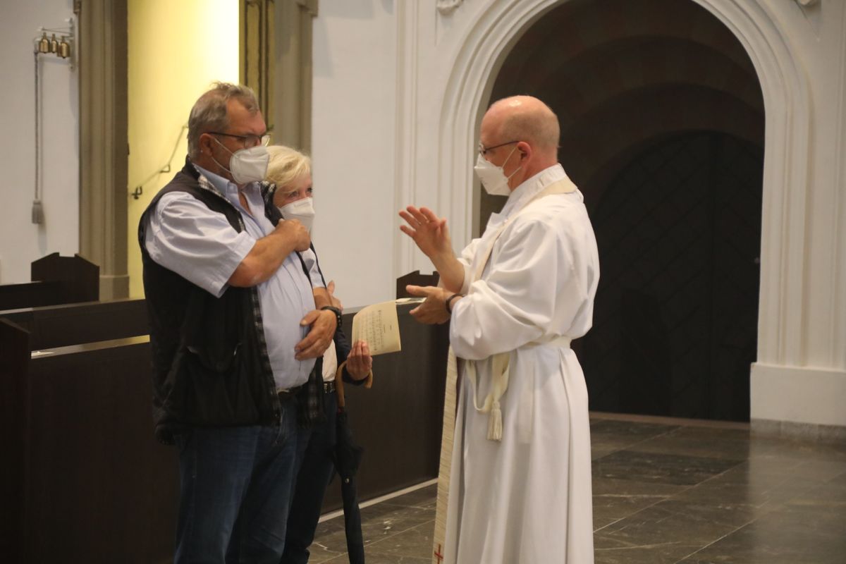 2721/0637-Dankgottesdienst für Ehejubilare mit Bischof Dr. Franz Jung_28296 Bischof Dr. Franz Jung hat am Mittwochabend, 30. Juni, einen Gottesdienst im Würzburger Kiliansdom gefeiert.