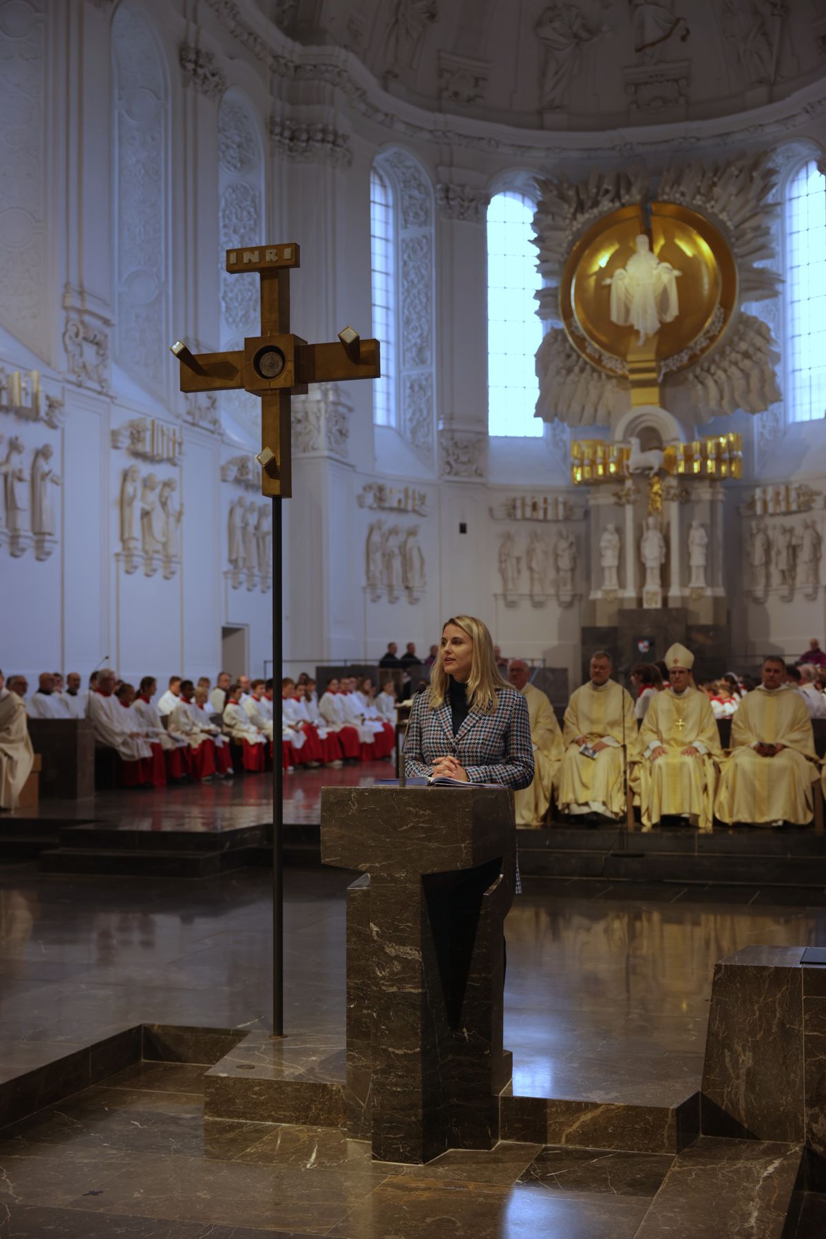 Bei einem Pontifikalgottesdienst am Samstag, 27. September, weihte Weihbischof Paul Reder drei Männer im Würzburger Kiliansdom zu Diakonen.