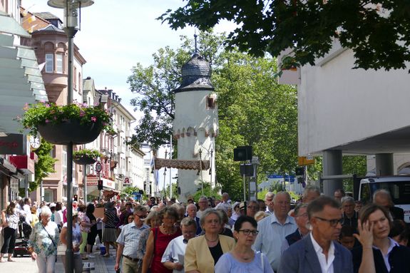Die Fronleichnamsprozession in Aschaffenburg stand unter dem Motto "Europa und seine Patrone".