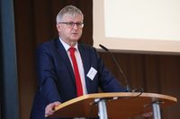 Diözesanratsvorsitzender Dr. Michael Wolf dankte insbesondere den Frauen und Männern des Diözesanrats für ihr Engagement, insbesondere denen, die zum Ende der Wahlperiode aus dem Diözesanrat ausscheiden. Diözesanratsvorsitzender Dr. Michael Wolf dankte insbesondere den Frauen und Männern des Diözesanrats für ihr Engagement, insbesondere denen, die zum Ende der Wahlperiode aus dem Diözesanrat ausscheiden.