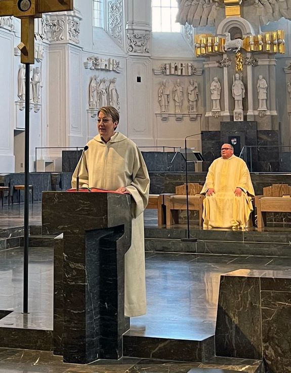 Alexandra Eck, Referentin für die Dompastoral, sprach in der Osterpredigtreihe über den "Hoffnungsort Domkirche".