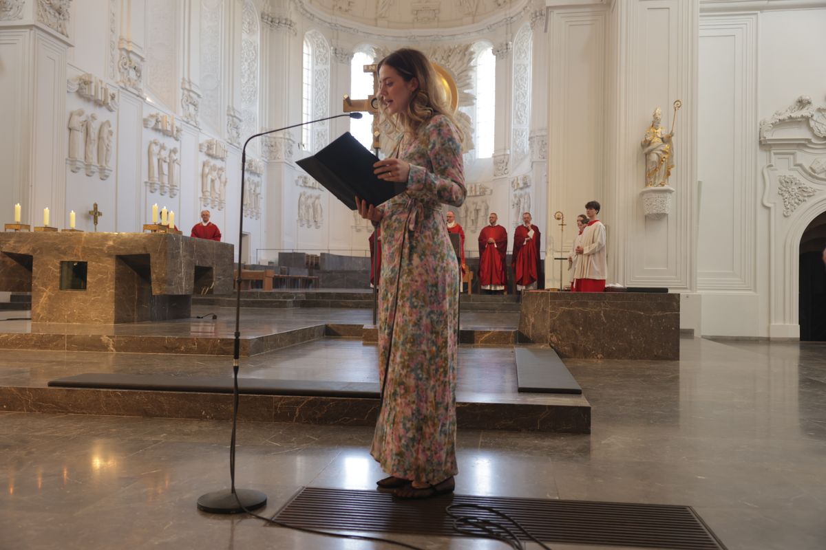 Beim Kiliani-Gottesdienst für die in Schule und Erziehung Tätigen hat Bischof Dr. Franz Jung am Freitag, 11. Juli, im Würzburger Kiliansdom 24 Frauen und Männern die Missio canonica verliehen.