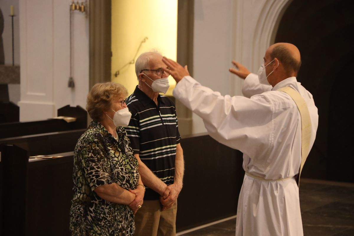 2621/0619 Ehejubilare Bischof 28. Juni Abend_27975