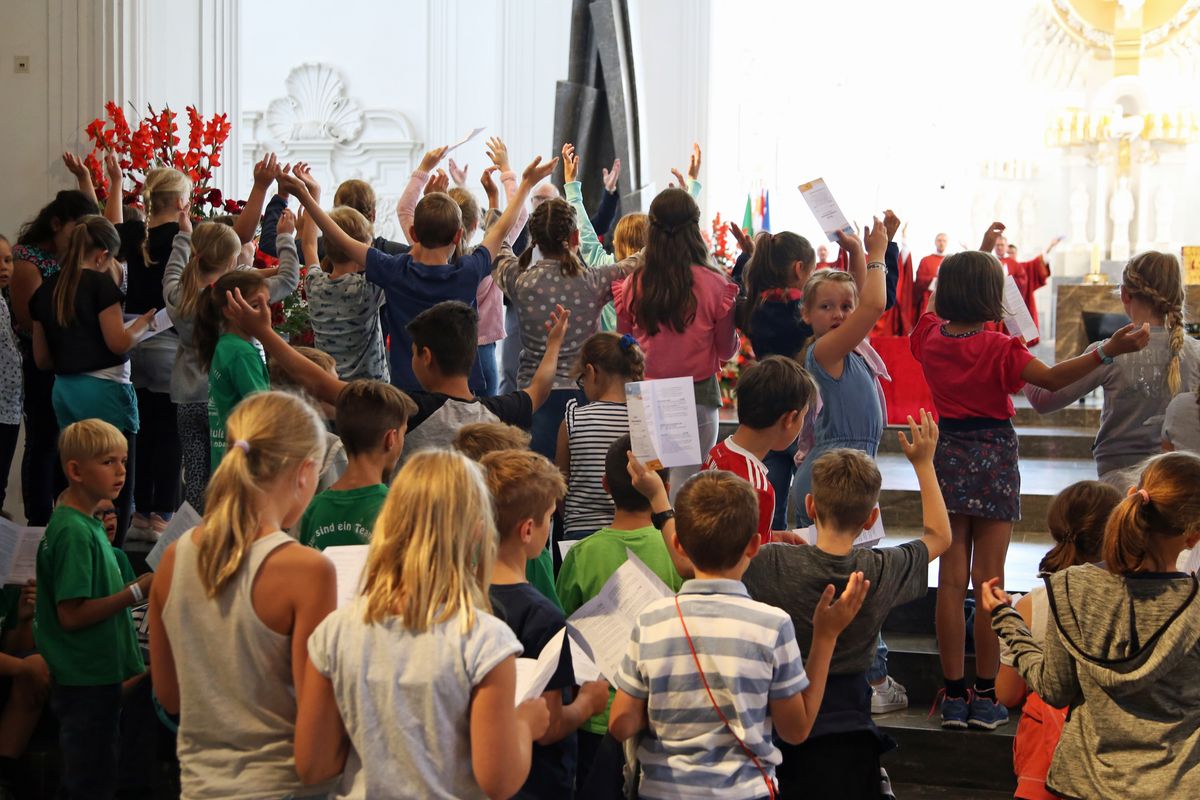 2819/0752 Kiliani-Wallfahrt der Kommunionkinder_16009