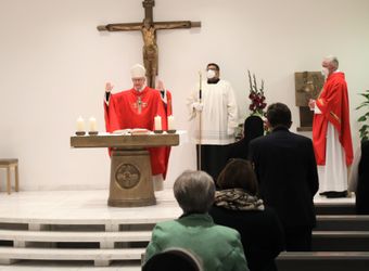 Bischof Dr. Franz Jung feiert am Freitagnachmittag, 9. Juli 2021, eine Kiliani-Pontifikalmesse in der Kapelle des Krankenhauses Sankt Josef in Schweinfurt.
