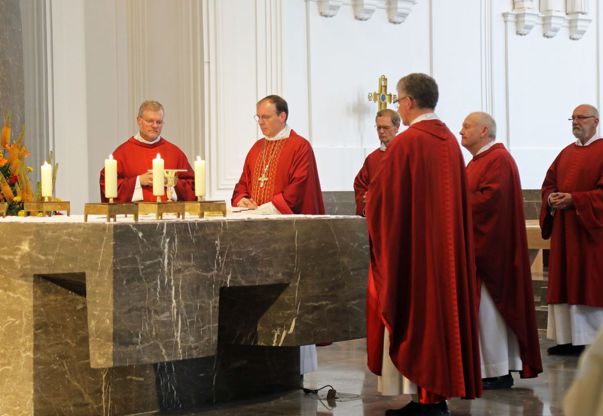 Weihbischof Paul Reder feierte am Samstag, 12. Juli 2025, einen Kiliani-Gottesdienst mit Kirchenchören sowie Kirchenmusikern und -musikerinnen aus dem ganzen Bistum.