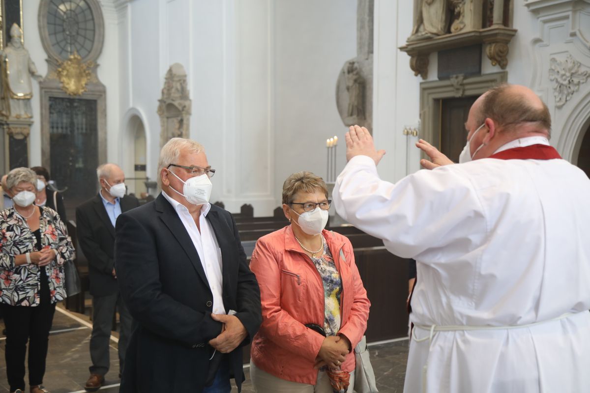 2621/0624 Ehejubilare Bischof 29. Juni Vormittag_28026