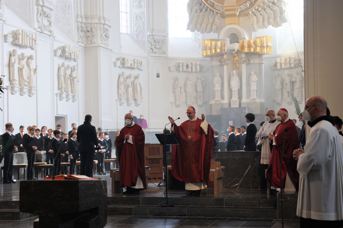 Bischof Dr. Franz Jung feierte am Sonntag, 10. April, in Würzburg die Palmsonntagsliturgie.