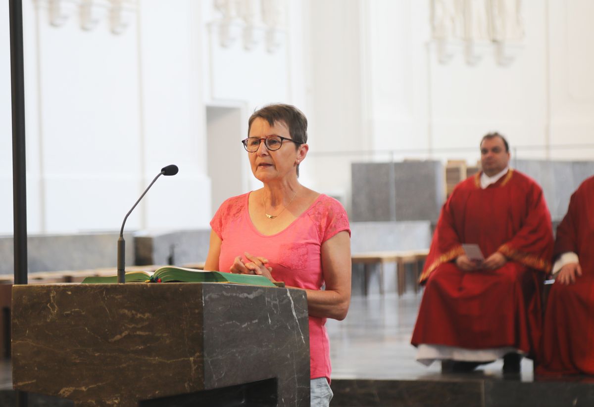 Bischof Dr. Franz Jung feierte am Donnerstag, 10. Juli 2025, einen Kiliani-Wallfahrtsgottesdienst mit Gläubigen aus der Region Würzburg. Eine Begegnung auf dem Kiliansplatz schloss sich an.